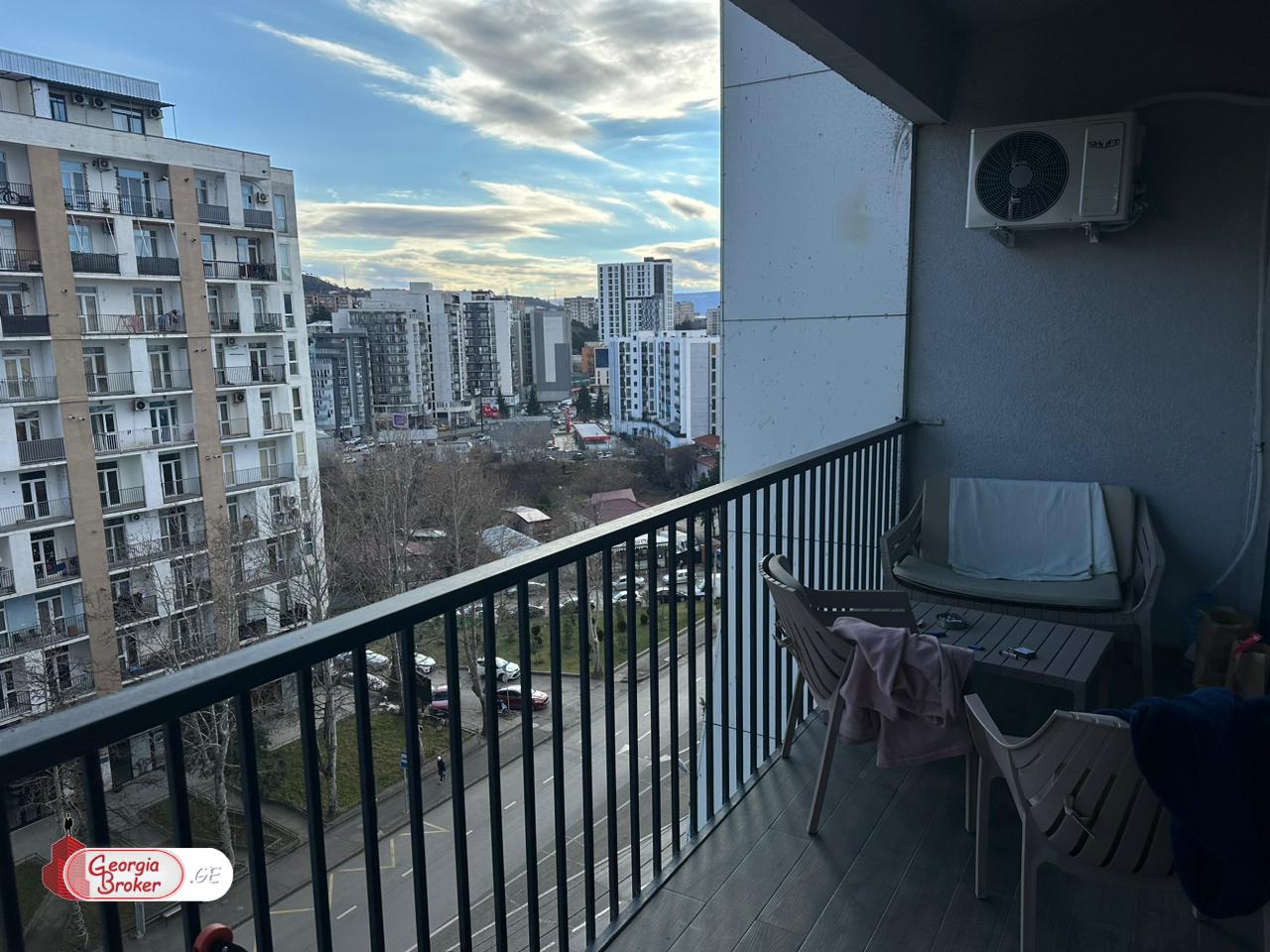 продается квартира с новым ремонтом 3-комнаты